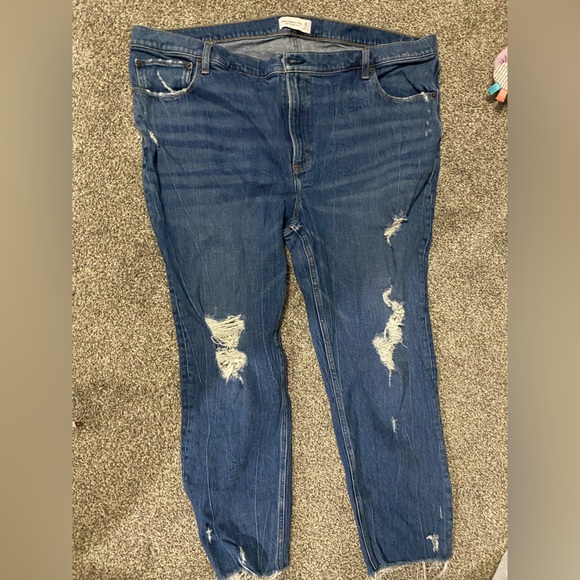 Abercrombie & Fitch Ultra High Rise Ankle Straight Jean - Picture 2 of 5